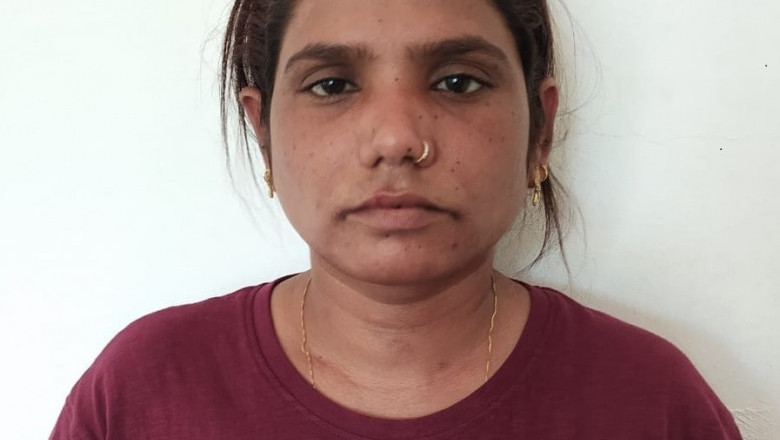 അങ്കമാലി കരയാംപറമ്പ് ഫ്ലാറ്റിലെ പാർക്കിംഗ് ഏരിയായാൽ കാറിൽ സൂക്ഷിച്ചിരുന്ന കഞ്ചാവും ഹാഷിഷ് ഓയിലും പിടിച്ച കേസിൽ ഒരു യുവതി അറസ്റ്റിൽ