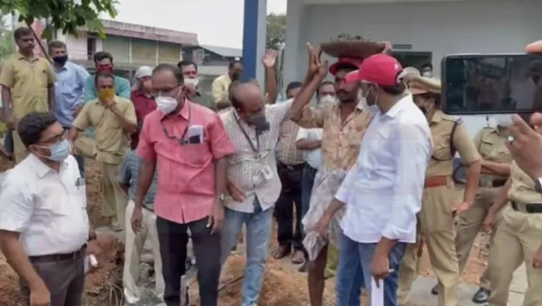 മുവാറ്റുപുഴയിൽ വില്ലേജ് ഓഫിസ് നിർമ്മാണം തടസപ്പെടുത്തിയ സംഭവത്തിൽ നൂറോളം കെ.എസ്.ഇ ബി ജീവനക്കാർ അറസ്റ്റിൽ .