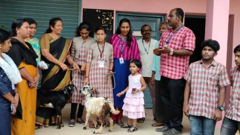 വിദ്യാർത്ഥികൾക്ക് ആട്, പ്രാവ്, അലങ്കാര മത്സ്യങ്ങൾ വിതരണം ചെയ്തു
