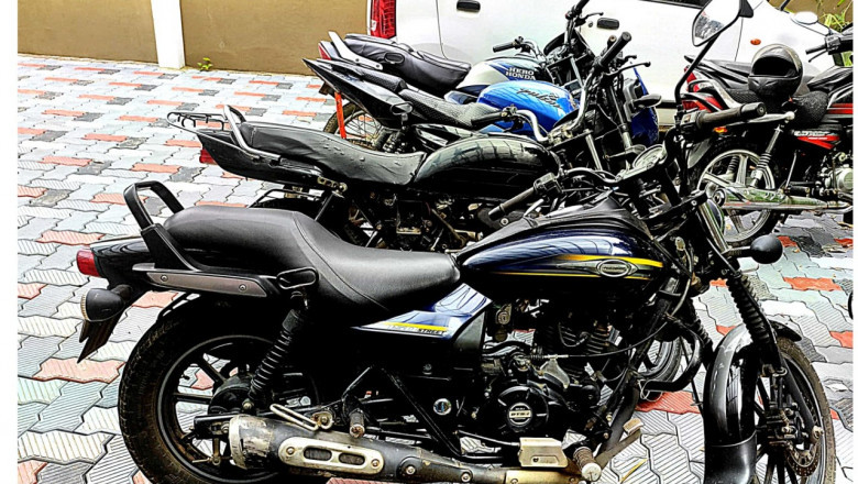ബൈക്ക് മോഷണ കേസിൽ  പ്രായപൂർത്തിയാകാത്ത വിദ്യാർഥികൾ    പോലീസിന്‍റെ പിടിയിൽ.