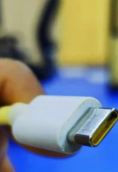 ഇലക്ട്രോണിക് ഉപകരണങ്ങള്‍ക്ക് യൂണിവേഴ്‌സല്‍ ചാര്‍ജര്‍ നടപ്പാക്കാനുള്ള നീക്കവുമായി കേന്ദ്രസര്‍ക്കാര്‍