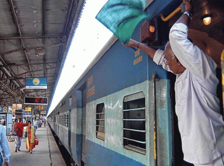 പാലക്കാട് ട്രെയിനില്‍ യാത്രക്കാരന്‍ തൂങ്ങി മരിച്ച നിലയില്‍