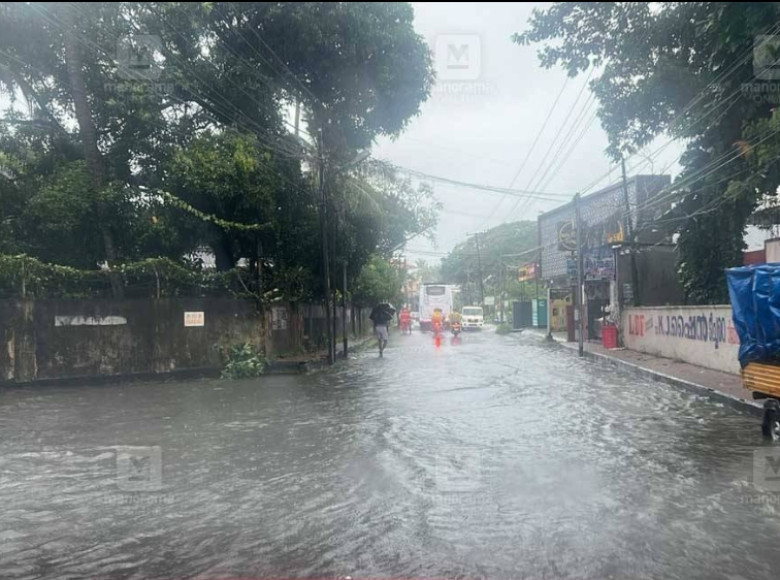ജാഗ്രത വേണം , സംസ്ഥാനത്ത് അതിതീവ്ര മഴ മുന്നറിയിപ്പ് ; മൂന്ന് ജില്ലകളിൽ റെഡ് അലേർട്ട്