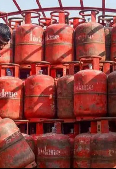 എസ്മ ഏര്‍പ്പെടുത്തി കേന്ദ്ര സര്‍ക്കാര്‍ ; അഞ്ച് പാചകവാതക സിലിണ്ടറില്‍ കൂടുതല്‍ കൈവശം വച്ചാല്‍ നടപടി