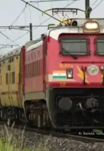 എറണാകുളം സൗത്തില്‍ ട്രെയിൻ നിയന്ത്രണം ; യാത്രക്കാര്‍ വലയുന്നു, മാറ്റങ്ങള്‍ മുൻകൂട്ടി അറിയിച്ചില്ലെന്ന് പരാതി