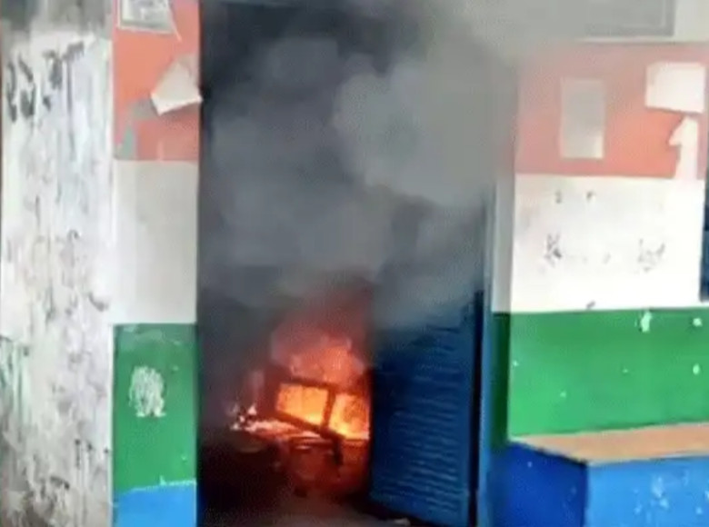 തെരഞ്ഞെടുപ്പ് ഫലം പുറത്തുവന്നതിന് പിന്നാലെ പശ്ചിമ ബംഗാളില്‍ വ്യാപക അക്രമം ; ജാമുറിയയില്‍ തൃണമൂല്‍ കോണ്‍ഗ്രസ് പാര്‍ട്ടി ഓഫിസ് തീയിട്ടു നശിപ്പിച്ചു