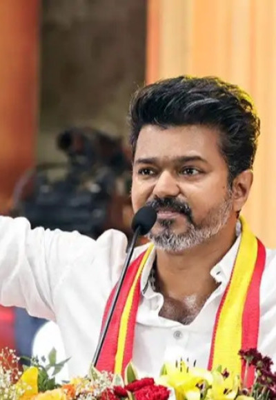 തമിഴ്നാട്ടില്‍ അനിശ്ചിതത്വം ; പിന്തുണ കത്ത് കൈമാറാതെ വിസികെ,വിജയ്‌യുടെ സത്യപ്രതിജ്ഞ നീക്കങ്ങള്‍ക്ക് തടയിട്ട് ഗവര്‍ണ‍ര്‍
