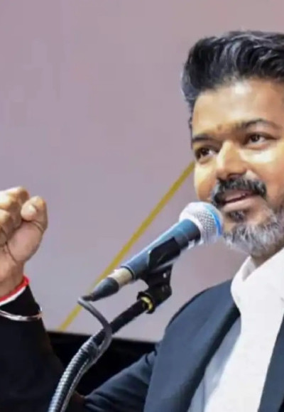അധികാരം ഏറ്റെടുത്ത് ദിവസങ്ങള്‍ക്കകം തമിഴ്‌നാട്ടില്‍ ധനമന്ത്രിയെ മാറ്റി മുഖ്യമന്ത്രി വിജയ്
