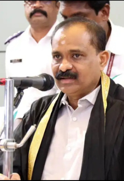 ചെയ്ഞ്ച് വേണം എന്ന് പറഞ്ഞു തലസ്ഥാനത്ത് വോട്ട് ചെയ്തവർക്ക് തെറ്റി. ഈ വെള്ളം കോര്‍പ്പറേഷൻ്റെ ഓടകളില്‍ നിന്നല്ല ; തലസ്ഥാനത്തെ വെള്ളക്കെട്ടില്‍ മേയര്‍ വിവി രാജേഷ് ; ഒറ്റ മഴയില്‍ കിഴക്കേക്കോട്ട മുങ്ങി.