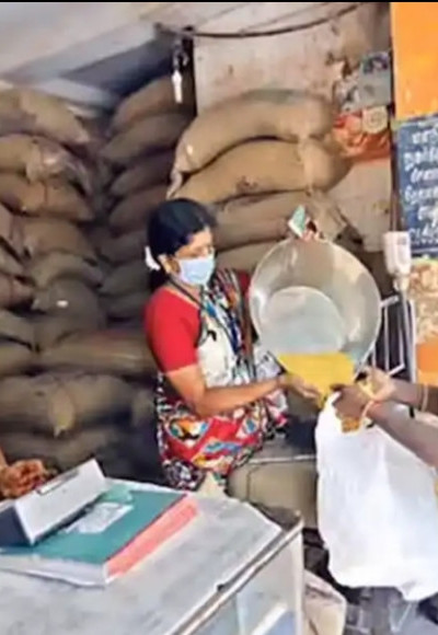 ഇനി അതാത് മാസത്തെ റേഷൻ മാത്രം, ഒന്നിച്ച്‌ നല്‍കുന്ന പരിപാടി നിര്‍ത്തി സര്‍ക്കാര്‍ ; നീലക്കാര്‍ഡിനുള്ള അധിക അരിവിഹിതവും ഇനി കിട്ടില്ല