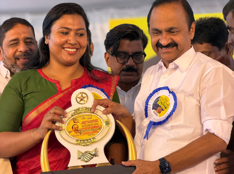 മൂവാറ്റുപുഴയ്ക്ക് ചരിത്രമായി ജോയ്സ് മേരിയുടെ ഓണം 45 വർഷങ്ങൾക്കുശേഷം നഗരത്തിൽ ആഘോഷത്തിന് പുതുചരിത്രം
