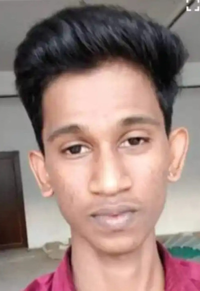 മൂവാറ്റുപുഴയില്‍ കടയുടെ ലിഫ്റ്റ് പൊട്ടിവീണ് 19 - കാരനായ ജീവനക്കാരൻ മരിച്ചു