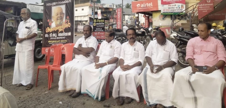 കീeച്ചരിപ്പടിയിൽ നടന്ന ടി യു അലിയാർ  അനുശോചന യോഗത്തിൽ മുൻ എം.എൽ എ  ബാബു പോൾ സംസാരിക്കുന്നു