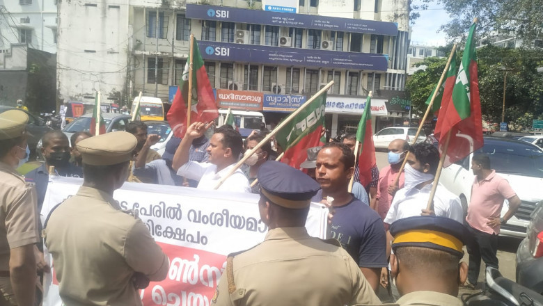 താടിയുടെ പേരിൽ വംശീയ അധിക്ഷേപം നടത്തിയ കൗൺസിലറെ അറസ്റ്റ് ചെയ്യണമെന്ന് ആവശ്യപ്പെട്ട് എസ്.ഡി.പി മുനിസിപ്പൽ ഓഫീസ് മാർച്ച് നടത്തി