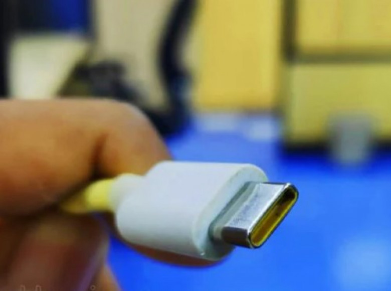 ഇലക്ട്രോണിക് ഉപകരണങ്ങള്‍ക്ക് യൂണിവേഴ്‌സല്‍ ചാര്‍ജര്‍ നടപ്പാക്കാനുള്ള നീക്കവുമായി കേന്ദ്രസര്‍ക്കാര്‍