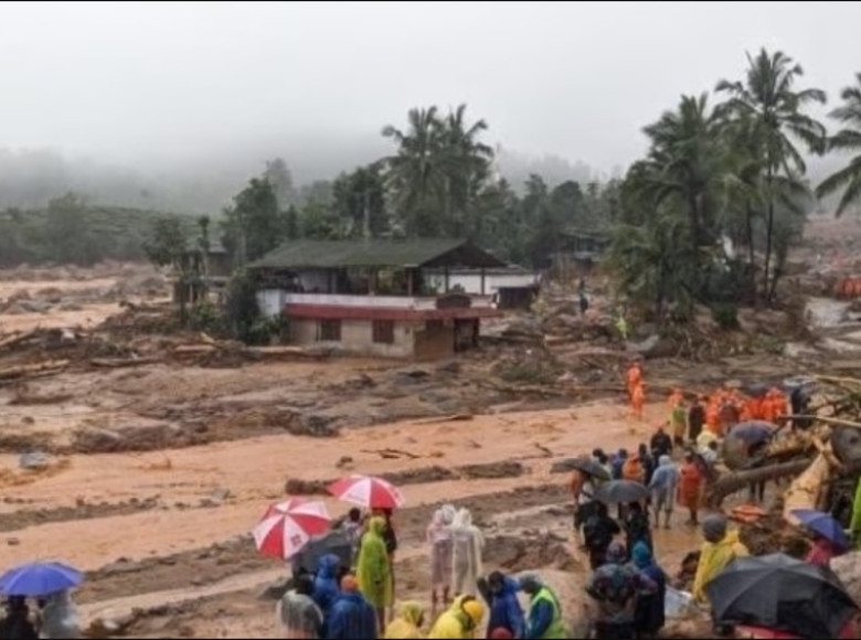 ഉരുള്‍പൊട്ടലില്‍ രക്ഷപ്രവര്‍ത്തനം ദുഷ്‌കരം ; സുലൂരില്‍ നിന്ന് ഹെലികോപ്‌റ്ററുകള്‍ എത്തിക്കും , മന്ത്രിമാര്‍ വയനാട്ടിലേക്ക്
