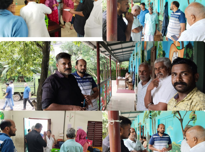 ദുരിതാശ്വാസ ക്യാമ്പുകളിൽ തണൽ പെയിൻ ആന്റ് പാലിയേറ്റീവിന്റെ സഹകരണത്തോടെ ടീം വെൽഫെയർ പ്രവർത്തകർ മരുന്നുകളും കുടിവെള്ളവും വിതരണം ചെയ്തു.