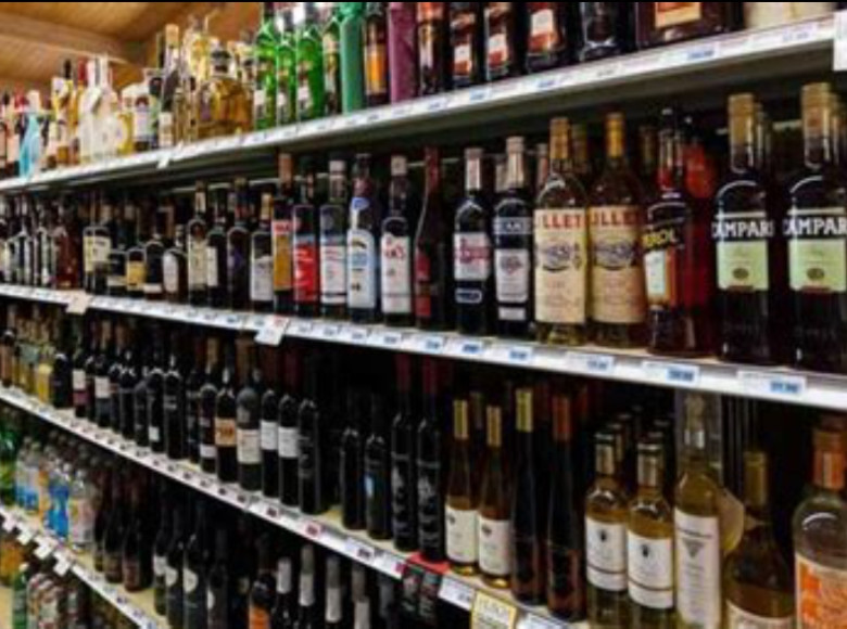 എന്തൊരു കരുതല്‍ ; ഒമ്പത് മണിക്ക് ശേഷവും ക്യൂവില്‍ ആളുണ്ടെങ്കില്‍ മദ്യം നല്‍കണമെന്ന് ബെവ്‌കോ