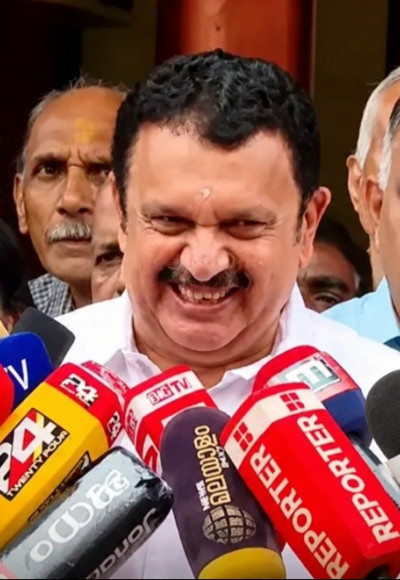 റിയാസിനെ മന്ത്രിയാക്കിയപ്പോള്‍ അമ്മായിയപ്പന്‍റെ ക്യാബിനറ്റില്‍ മരുമോനെ മന്ത്രിയാക്കിയെന്ന് ഞങ്ങള്‍ പറഞ്ഞിട്ടില്ല ; കെ.മുരളീധരൻ